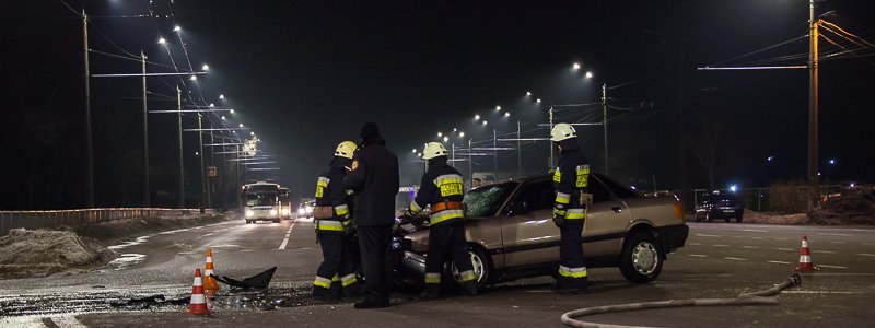 На Набережной Заводской столкнулись Audi и Seat: пострадали женщина и мужчина