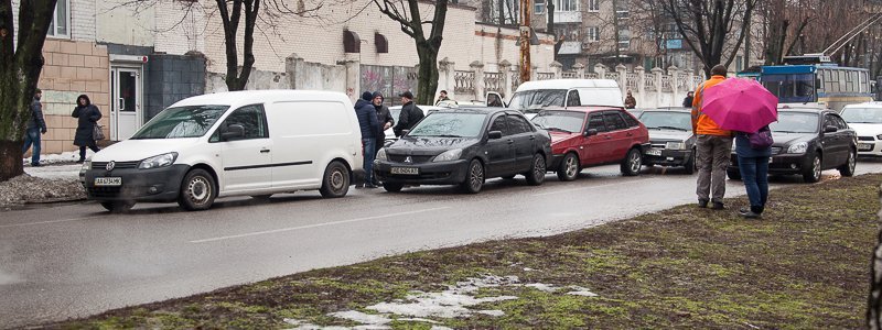 На проспекте Поля столкнулись 4 автомобиля: движение затруднено