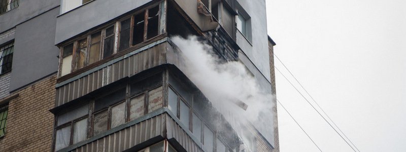 На улице Строителей горел балкон многоэтажки