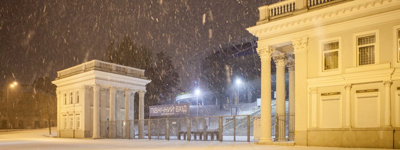 В Днепр вернулась зима: город заметает снегом