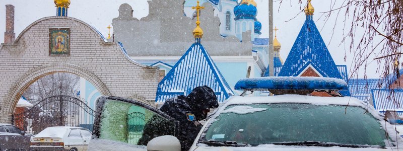 Возле церкви на Петрозаводской пьяный водитель въехал в припаркованные автомобили