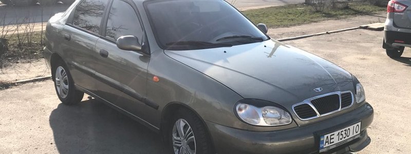 Со стоянки на Донецком шоссе угнали автомобиль: владелец просит помощи в поисках