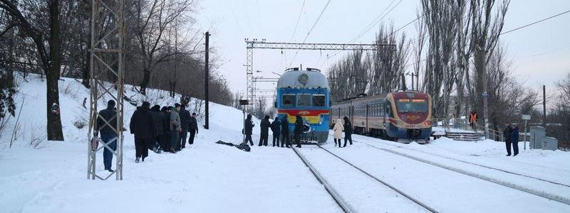 В Днепре поезд переехал двух мужчин: один из них умер на месте
