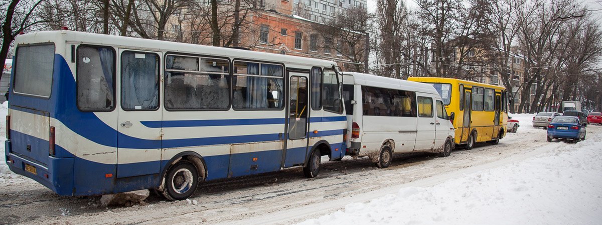 На проспекте Богдана Хмельницкого столкнулись три маршрутки c пассажирами