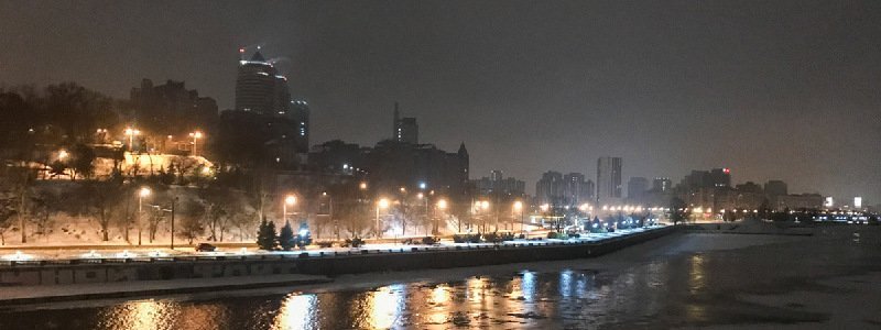 Город, который не спит: как выглядит заснеженный Днепр ночью с высоты