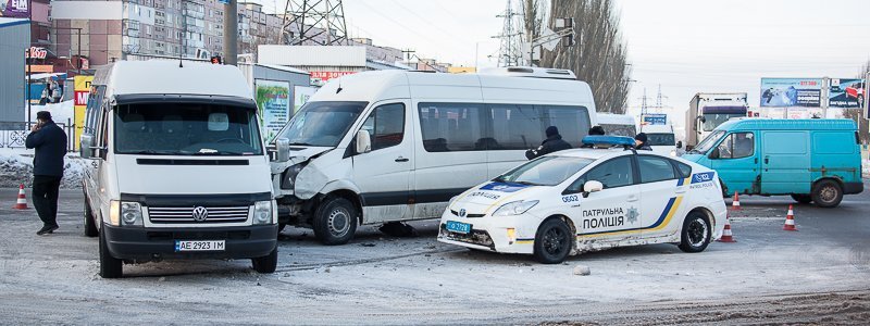 Тройное ДТП с маршрутками на Березинке: пострадал мужчина