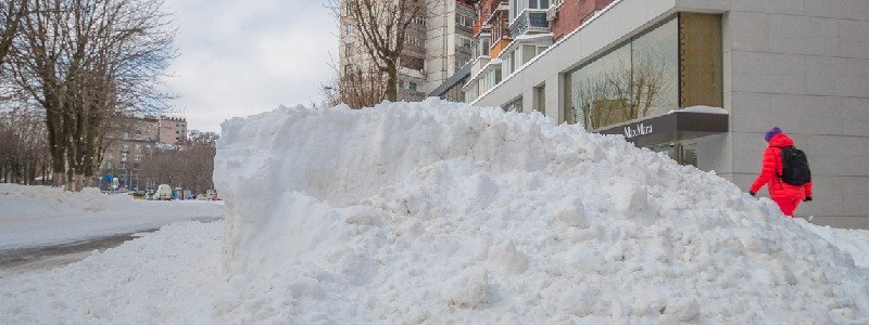 Хватит это терпеть: жители Днепра сами занялись уборкой снега