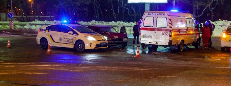 На проспекте Богдана Хмельницкого столкнулись Opel и Skoda: пострадали три человека