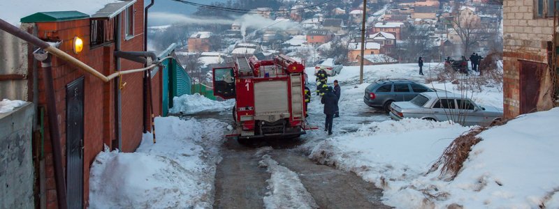 В Днепре на улице Остапа Вишни горели три автомобиля
