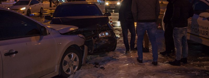 Лобовое столкновение: на Слобожанском проспекте "встретились" Opel и Hyundai