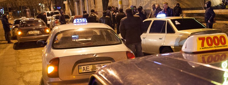 Ночная драка: таксисты Днепра съехались к пивоварне «Старгород»