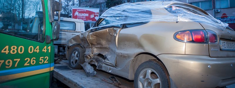 На проспекте Поля столкнулись Mitsubishi и Daewoo: пострадал мужчина