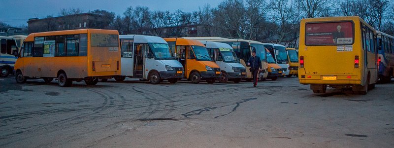 Как начинается утро у маршрутчиков Днепра в АТП на Караваева