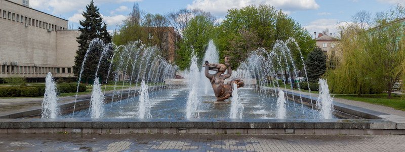 Пришла весна: Днепр зазвучал фонтанами