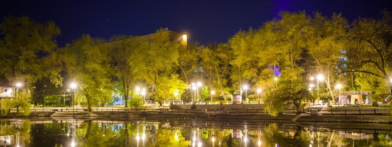 Как выглядит парк имени Лазаря Глобы ночью