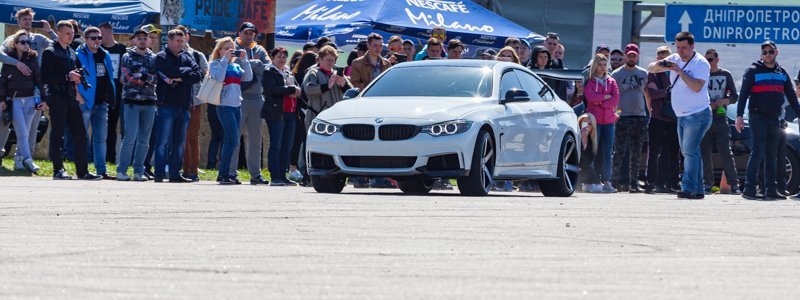 Драйв и жженная резина: как прошли гонки любителей BMW