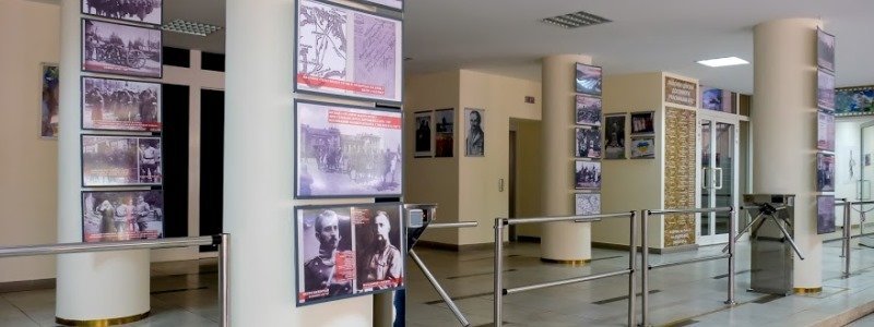 Забытая победа: в ДнепрОГА открылась выставка к 100-летию освобождения Крыма от большевиков