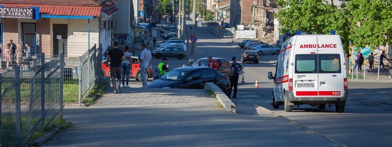 На пересечении улиц Троицкой и Святослава Храброго ДТП: пострадал мужчина