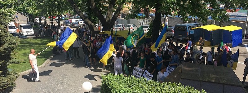 В Днепре продолжается массовый митинг «За честную полицию»: активисты объявили голодовку