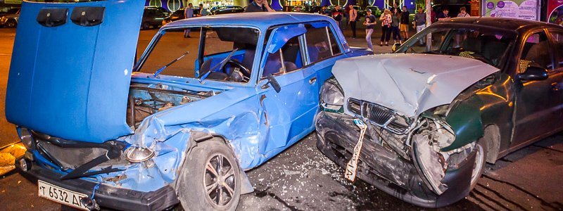 На Паникахи столкнулись ВАЗ и Daewoo Lanos: виновник ДТП сбежал с места аварии