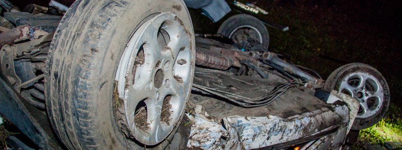На улице Кротова перевернулся Mercedes: пострадали 5 человек