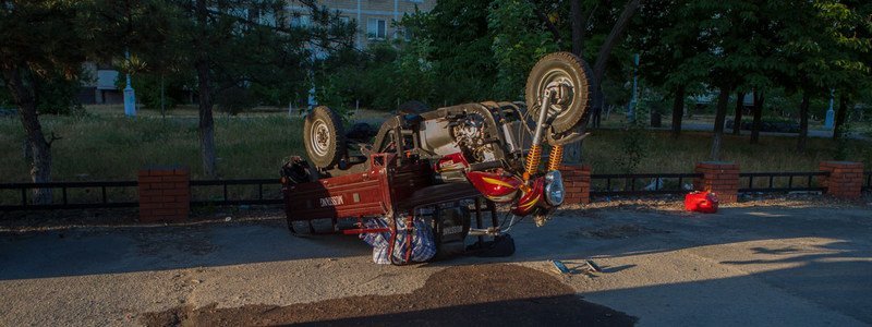 На Маршала Малиновского перевернулся мотоцикл Musstang: пострадал мужчина