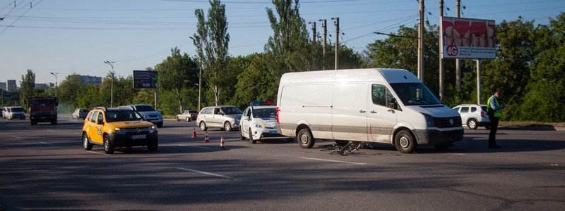 На Запорожском шоссе Volkswagen сбил велосипедиста