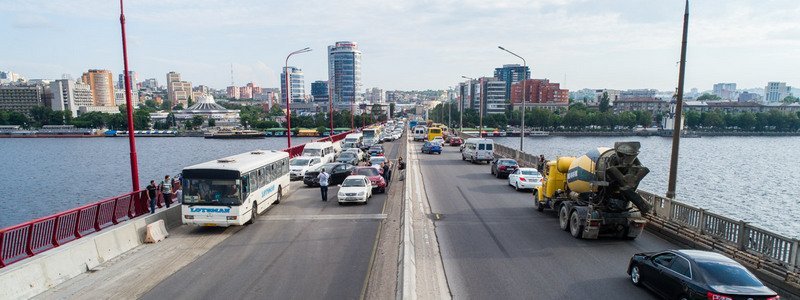ДТП на Новом мосту парализовало движение транспорта 