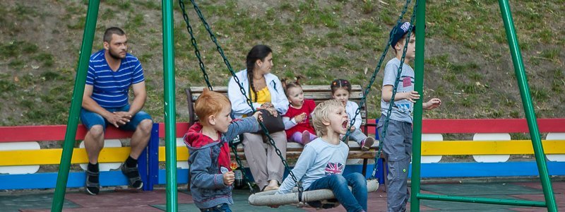 В парках Днепра весело отметили День защиты детей