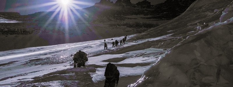 Путешествие в "зону смерти" за 40 тысяч долларов, или как альпинист из Днепра покорял Эверест