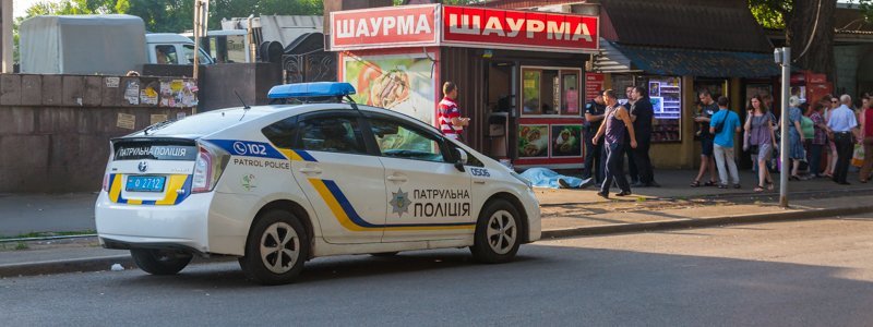 В Днепре на Старомостовой площади умер пожилой мужчина