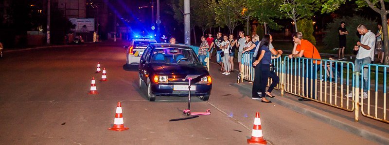 На проспекте Мира автомобиль ЗАЗ сбил девочку на самокате