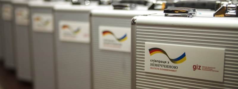 Германия передала восемь мобильных кейсов административным учреждениям Днепропетровщины, – Валентин Резниченко