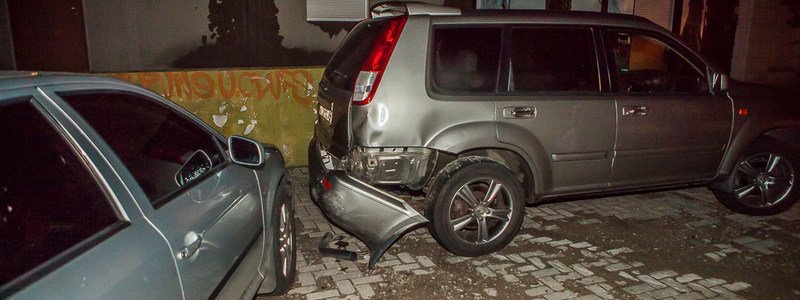 В Днепре марокканец на BMW протаранил две машины и скрылся с места ДТП
