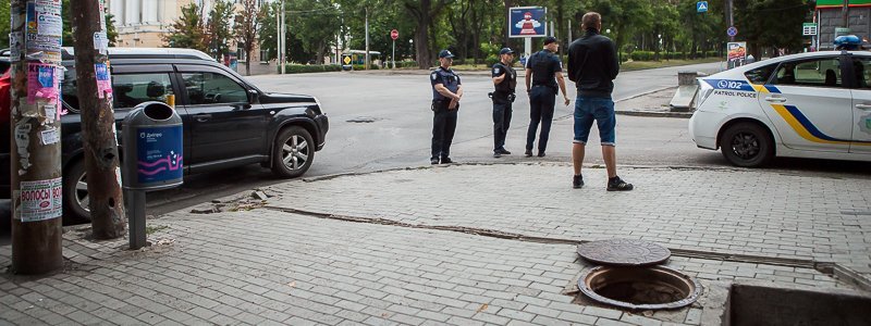 На проспекте Яворницкого задержали "кабельщиков" на внедорожнике
