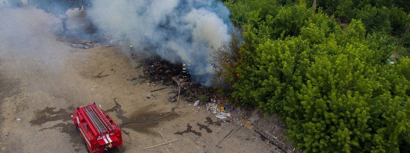 На Байкальской пожар опередил коммунальщиков в уборке стихийной свалки