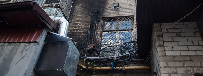 В Днепре на Слобожанском горел жилой дом: пострадали женщина и двое маленьких детей