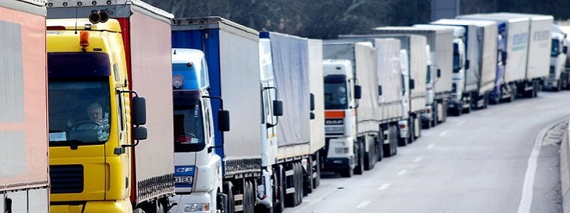 В части Днепра планируют запретить движение грузовиков