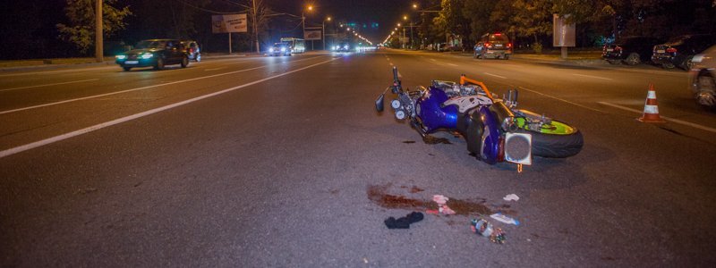 На Набережной Победы возле Varus мотоциклист сбил парня на пешеходном переходе