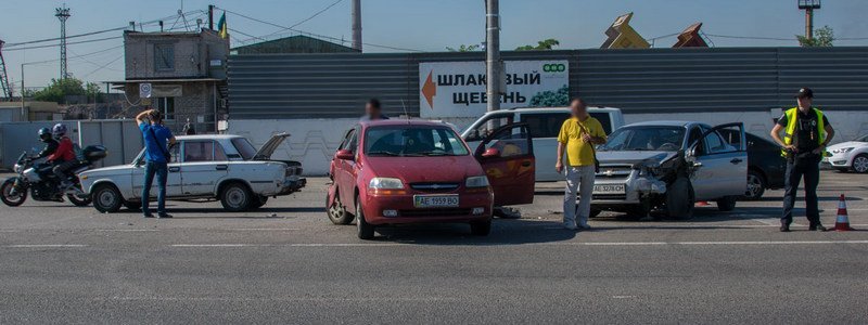 Пятница 13 в Днепре началась с ДТП в час пик и огромной пробки на Набережной