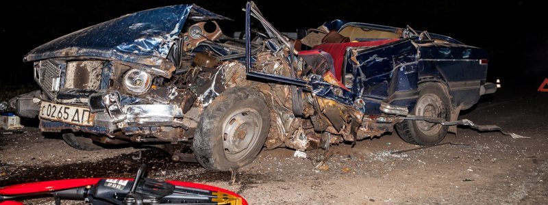 В Днепре на Игрени лоб в лоб столкнулись ВАЗ и Hyundai: пострадавшего вырезали спасатели