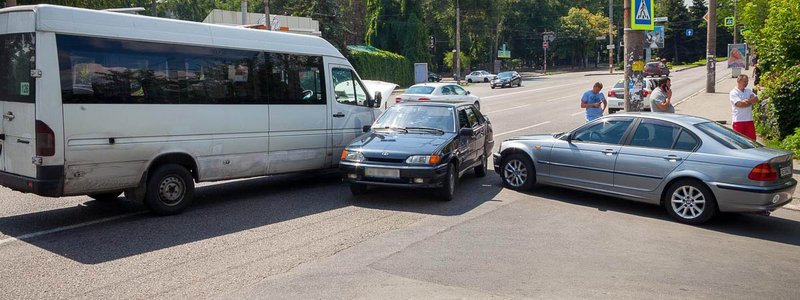 Тройное ДТП с маршруткой на проспекте Гагарина: пострадала женщина