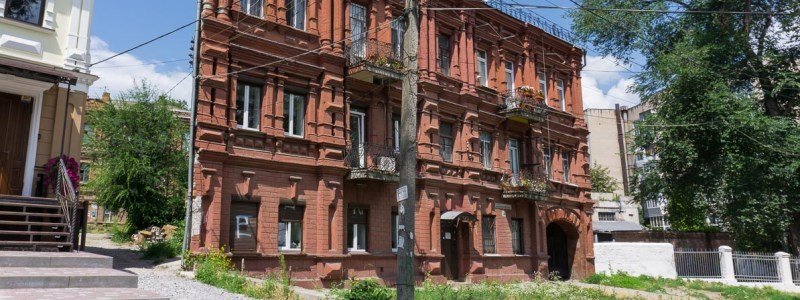 Дом-иллюзия на Исполкомовской: как заклятие цыганки сохранило здание на века