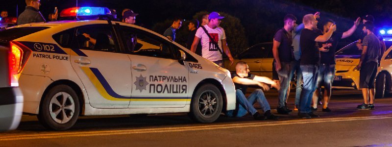 Возле гостиницы "Днепропетровск" патрульным порезали колеса