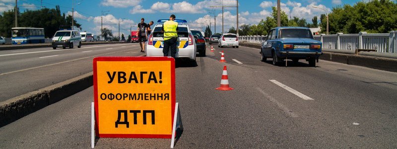 На Слобожанском проспекте столкнулись три автомобиля: образовалась пробка