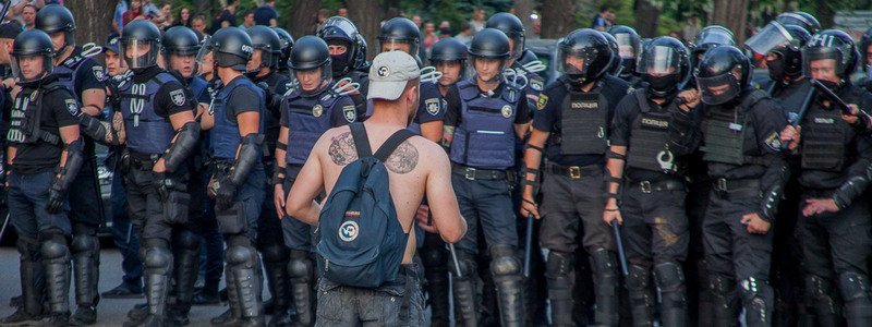 В Днепре более 500 полицейских будут охранять порядок во время марша ультрас