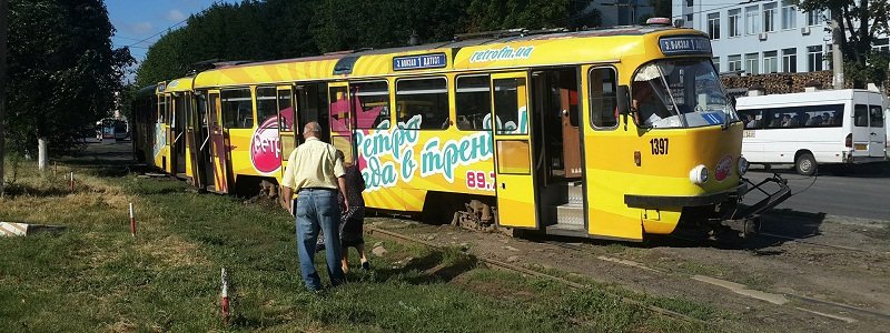 В Днепре остановлено движение из-за сошедшего с рельс трамвая