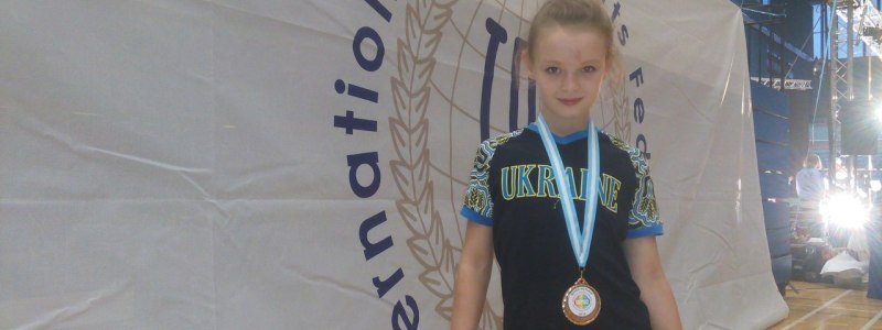 11-летняя днепрянка заняла призовое место на чемпионате Мира по шестовой акробатике