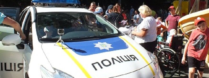 Полиция Днепра устроила праздник для детей-сирот