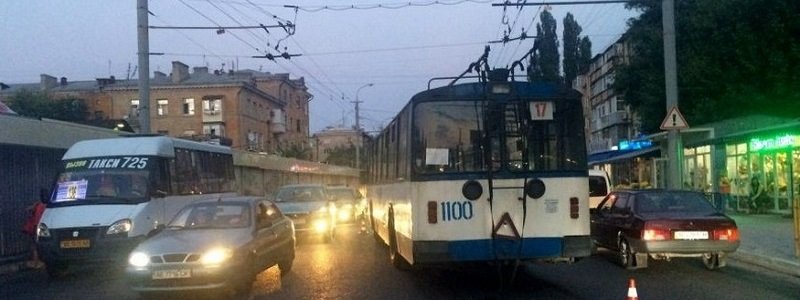 ДТП на Калиновой: троллейбус сбил пенсионера (ФОТО)